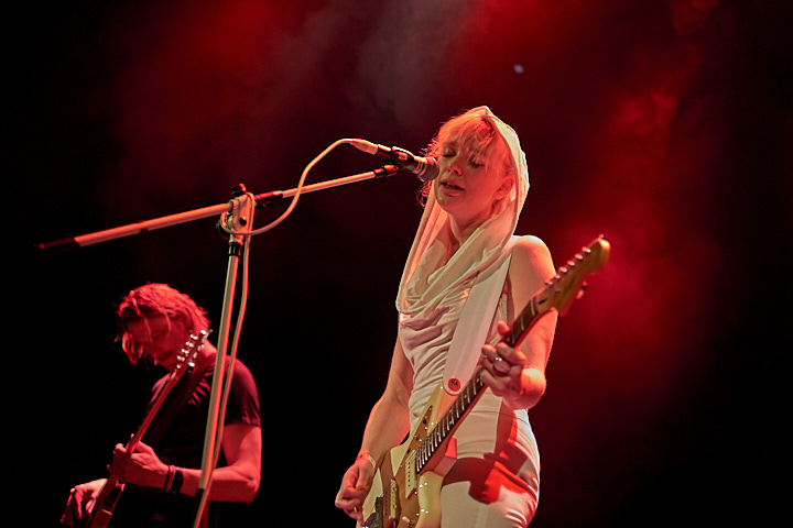 Inge van Calkar @ Effenaar, picture 3, photographed by James Van Roosbroeck - FrontView Magazine