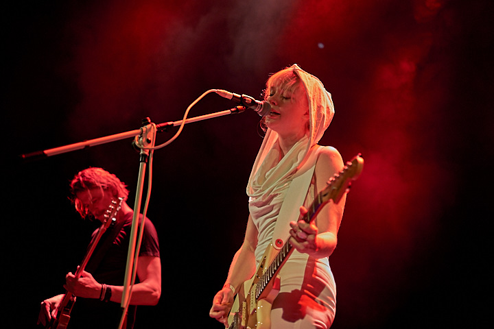 Inge van Calkar @ Effenaar, picture 4, photographed by James Van Roosbroeck - FrontView Magazine