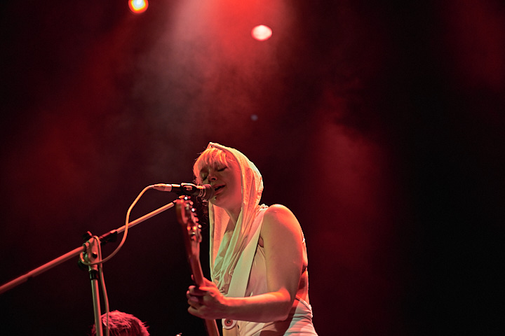 Inge van Calkar @ Effenaar, picture 6, photographed by James Van Roosbroeck - FrontView Magazine