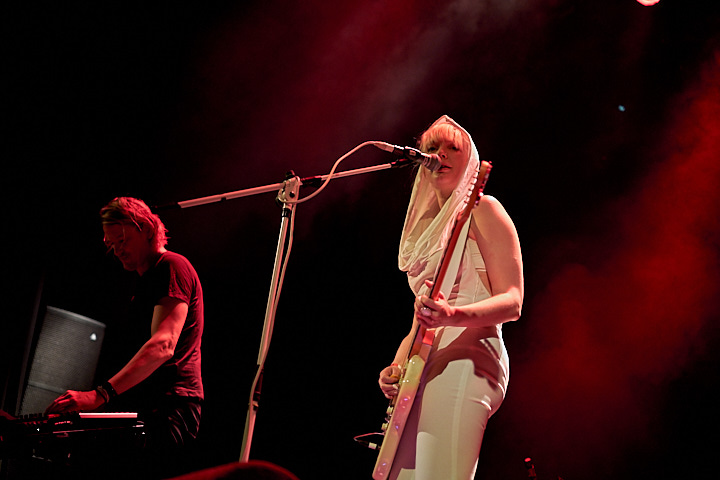 Inge van Calkar @ Effenaar, picture 11, photographed by James Van Roosbroeck - FrontView Magazine