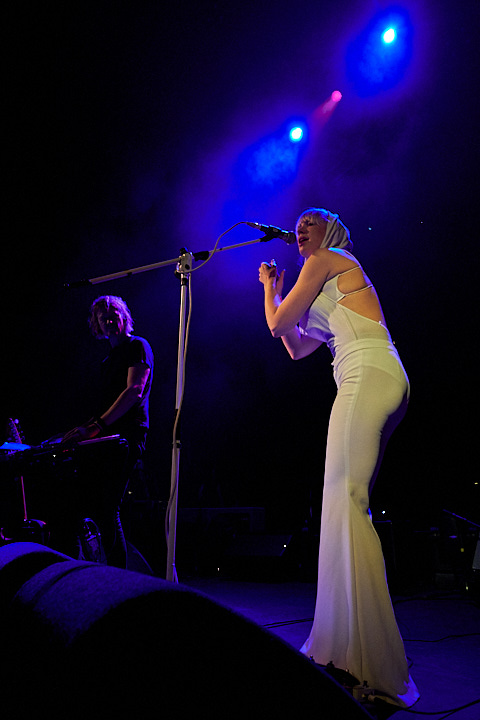 Inge van Calkar @ Effenaar, picture 12, photographed by James Van Roosbroeck - FrontView Magazine