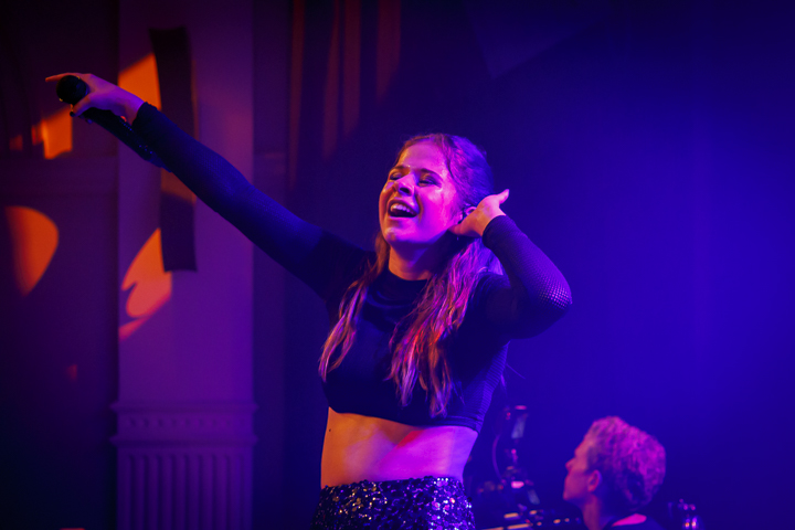 Laura Tesoro @ De Casino, picture 21, photographed by Alex Wyckmans - FrontView Magazine