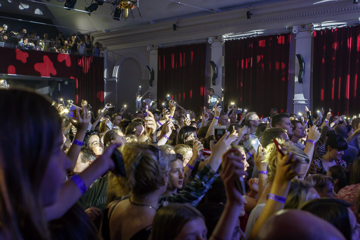 Laura Tesoro @ De Casino, picture 23, photographed by Alex Wyckmans - FrontView Magazine