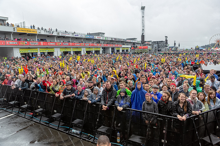 Walking On Cars @ Rock Am Ring 2018, picture 16, photographed by Edwin Houdevelt - FrontView Magazine