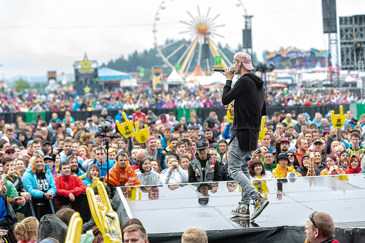 Walking On Cars @ Rock Am Ring 2018, picture 18, photographed by Edwin Houdevelt - FrontView Magazine