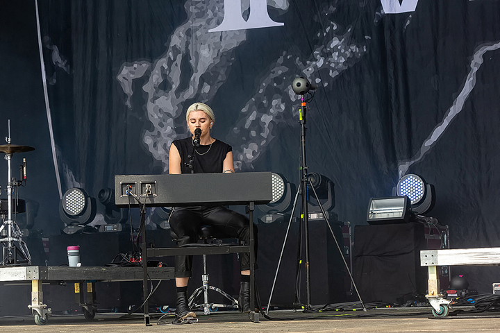 Pvris @ Rock Am Ring 2018, picture 2, photographed by Edwin Houdevelt - FrontView Magazine