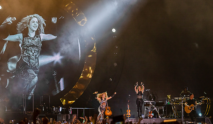 Shakira- El Dorado World Tour @ sportpaleis Antwerpen, picture 4, photographed by dirk janssens - FrontView Magazine