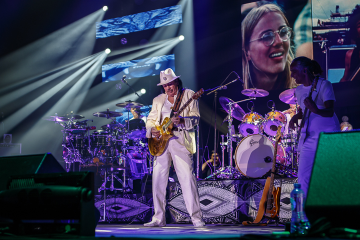 Carlos Santana - Divination Tour @ Sportpaleis, picture 2, photographed by Alex Wyckmans - FrontView Magazine