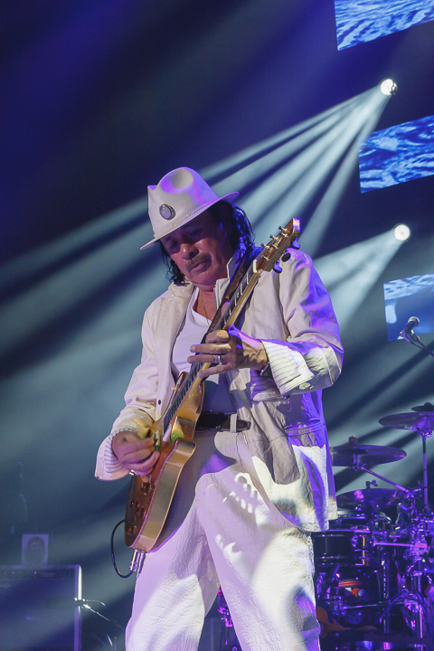 Carlos Santana - Divination Tour @ Sportpaleis, picture 7, photographed by Alex Wyckmans - FrontView Magazine