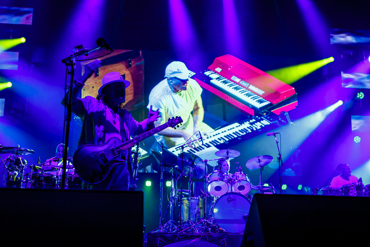 Carlos Santana - Divination Tour @ Sportpaleis, picture 9, photographed by Alex Wyckmans - FrontView Magazine