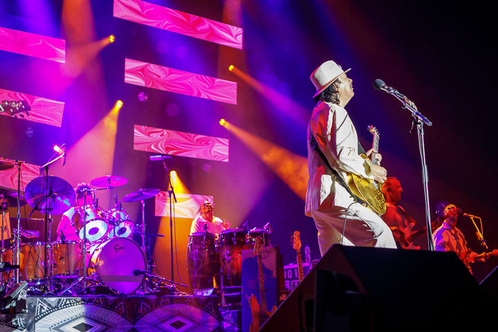 Carlos Santana - Divination Tour @ Sportpaleis, picture 14, photographed by Alex Wyckmans - FrontView Magazine