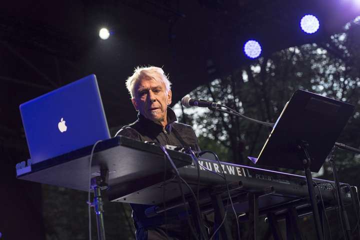 John Cale @ Rivierenhof, picture 10, photographed by Nick De Baerdemaeker - FrontView Magazine