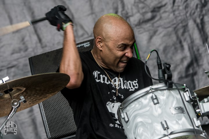 Dog Eat Dog @ Rock voor Specials, picture 21, photographed by Luc Luyten - FrontView Magazine