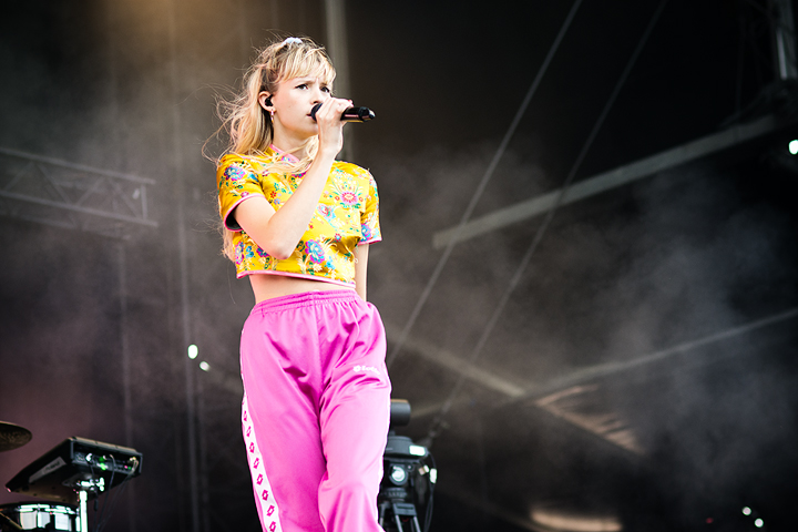 Angèle @ Dour Festival 2018, foto 1, foto's door Magali Decamps - FrontView Magazine