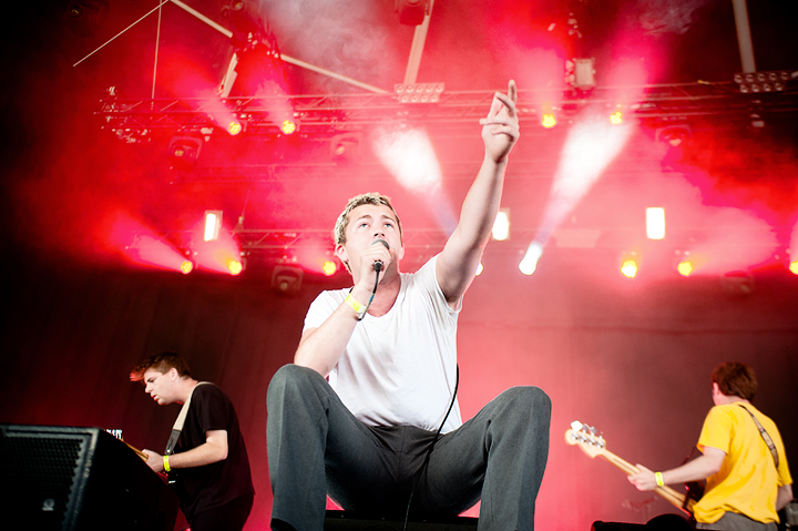 Shame @ Dour Festival 2018, picture 2, photographed by Magali Decamps - FrontView Magazine