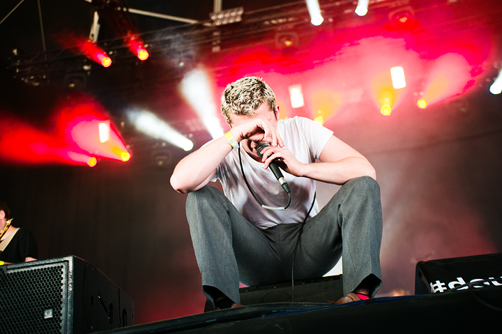 Shame @ Dour Festival 2018, picture 7, photographed by Magali Decamps - FrontView Magazine