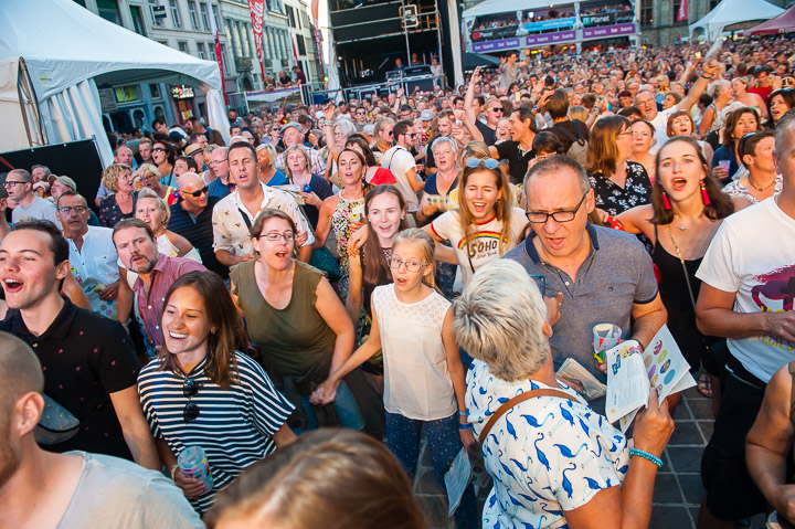 Vlaanderen Zingt @ Sint-Baafsplein - Gentse Feesten, foto 38, foto's door Dimitri Vanlommel - FrontView Magazine