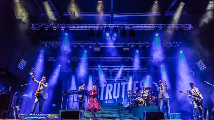 Les Truttes @ Sint-Baafsplein Gent, picture 1, photographed by Danny Wagemans - FrontView Magazine