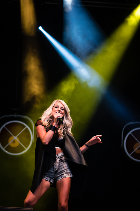 Noa Neal @ Sint-Baafsplein Gent, picture 8, photographed by Danny Wagemans - FrontView Magazine
