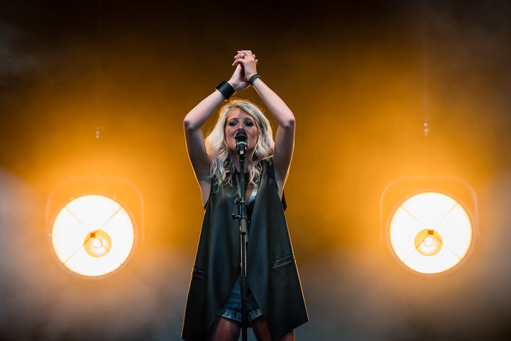 Noa Neal @ Sint-Baafsplein Gent, picture 10, photographed by Danny Wagemans - FrontView Magazine