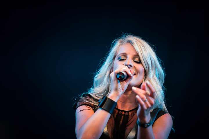 Noa Neal @ Sint-Baafsplein Gent, picture 11, photographed by Danny Wagemans - FrontView Magazine