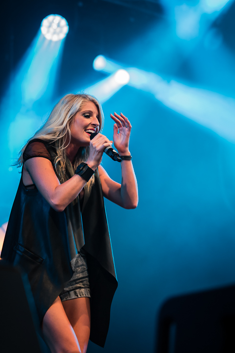 Noa Neal @ Sint-Baafsplein Gent, picture 13, photographed by Danny Wagemans - FrontView Magazine