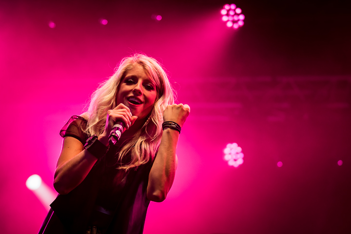 Noa Neal @ Sint-Baafsplein Gent, picture 17, photographed by Danny Wagemans - FrontView Magazine
