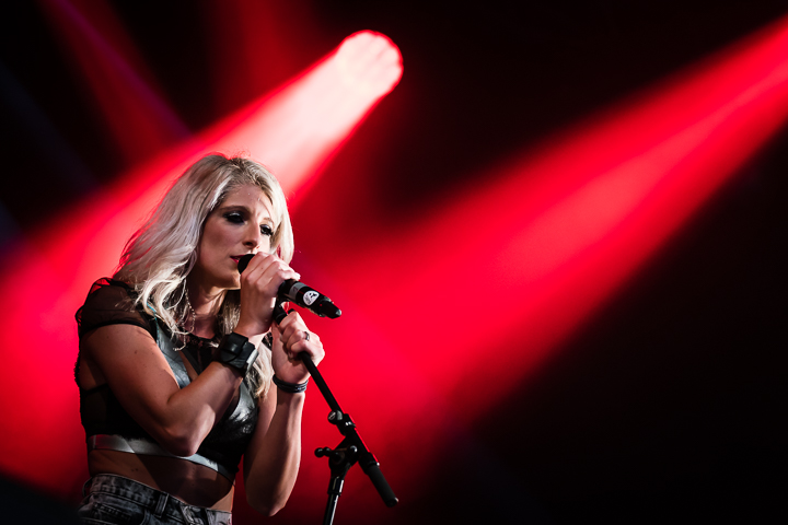Noa Neal @ Sint-Baafsplein Gent, picture 21, photographed by Danny Wagemans - FrontView Magazine