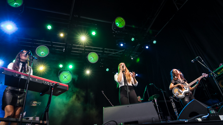 Beatles by Girls @ Korenmarkt Gent, picture 2, photographed by Danny Wagemans - FrontView Magazine