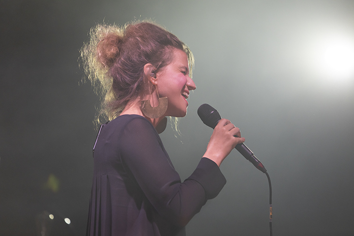 Selah Sue @ Dranouter, foto 6, foto's door Frank Lambrechts - FrontView Magazine