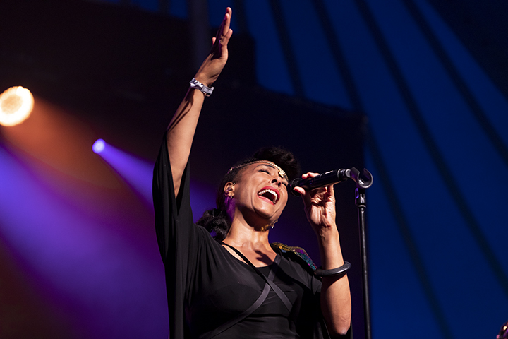 Zap mama @ Dranouter, picture 4, photographed by Frank Lambrechts - FrontView Magazine