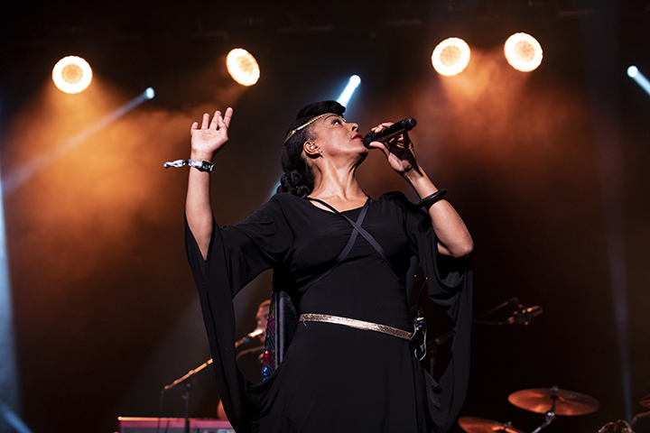 Zap mama @ Dranouter, picture 8, photographed by Frank Lambrechts - FrontView Magazine
