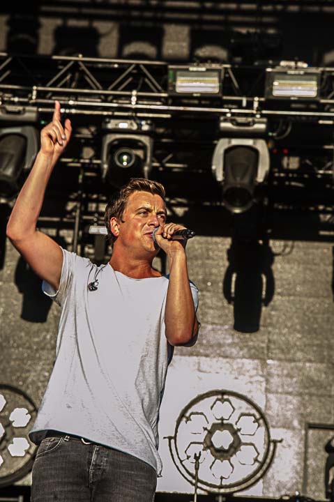 Niels Destadsbader @ Lokerse Feesten, picture 2, photographed by Gert Daemen - FrontView Magazine
