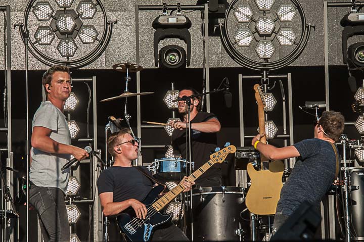 Niels Destadsbader @ Lokerse Feesten, picture 4, photographed by Gert Daemen - FrontView Magazine