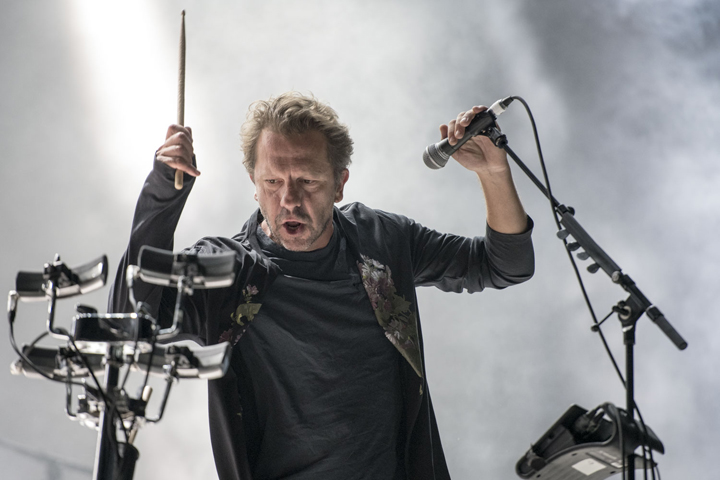 dEUS @ Lokerse Feesten, picture 12, photographed by Nick De Baerdemaeker - FrontView Magazine