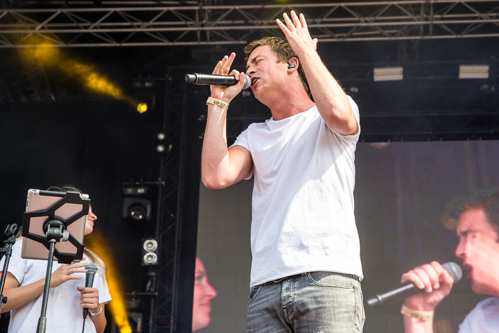 Niels Destadsbader @ Antwerp Pride Closing Festival, picture 4, photographed by Marc Verdonck - FrontView Magazine