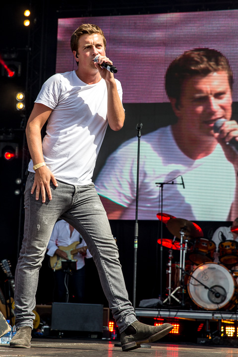 Niels Destadsbader @ Antwerp Pride Closing Festival, picture 9, photographed by Marc Verdonck - FrontView Magazine