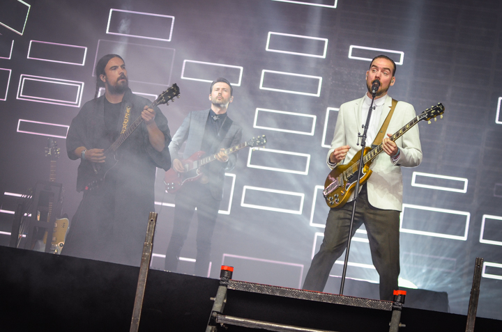 De Staat @ Lowlands 2018, picture 3, photographed by Jordy Van Driessche - FrontView Magazine