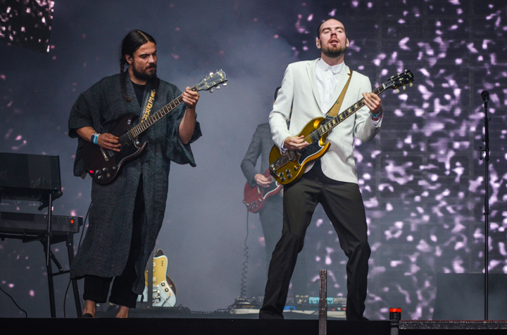De Staat @ Lowlands 2018, picture 12, photographed by Jordy Van Driessche - FrontView Magazine