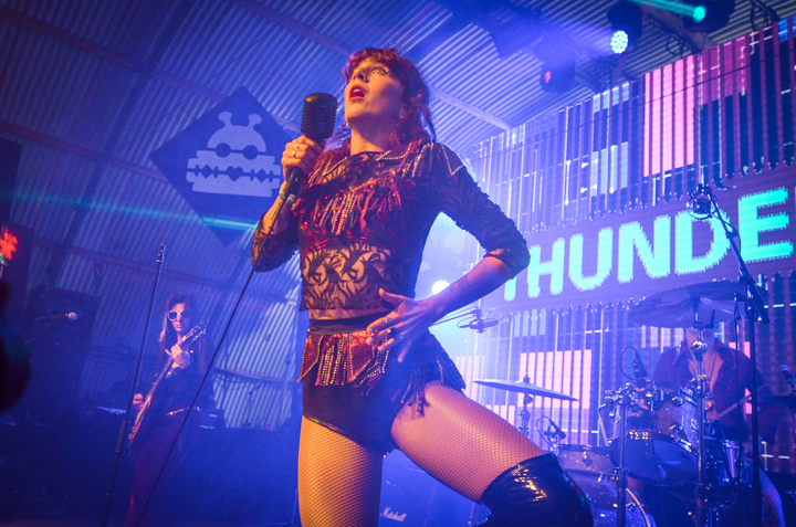 Thunderpussy @ Lowlands 2018, picture 2, photographed by Jordy Van Driessche - FrontView Magazine