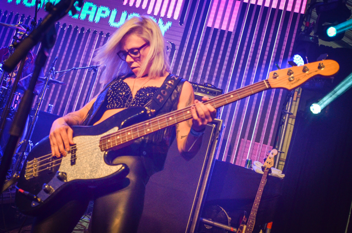 Thunderpussy @ Lowlands 2018, picture 3, photographed by Jordy Van Driessche - FrontView Magazine