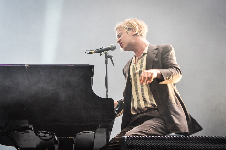 Tom Odell @ Lowlands 2018, picture 10, photographed by Jordy Van Driessche - FrontView Magazine