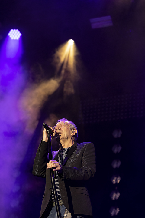 Rob de Nijs @ maanrock, picture 1, photographed by Frank Lambrechts - FrontView Magazine