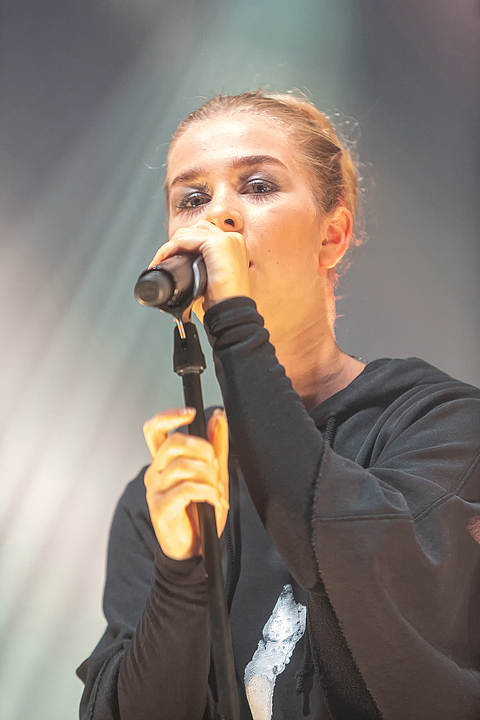Hooverphonic @ Crammerock 2018, picture 20, photographed by Edwin Houdevelt - FrontView Magazine