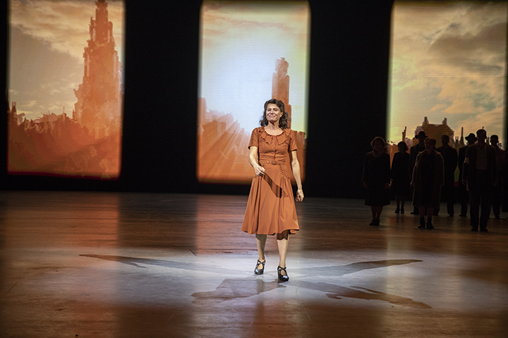 Persmoment première spektakel-musical 40-45 @ Studio100 pop-up theater, picture 7, photographed by dirk janssens - FrontView Magazine
