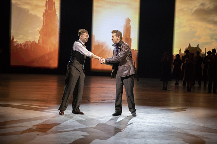Persmoment première spektakel-musical 40-45 @ Studio100 pop-up theater, picture 8, photographed by dirk janssens - FrontView Magazine