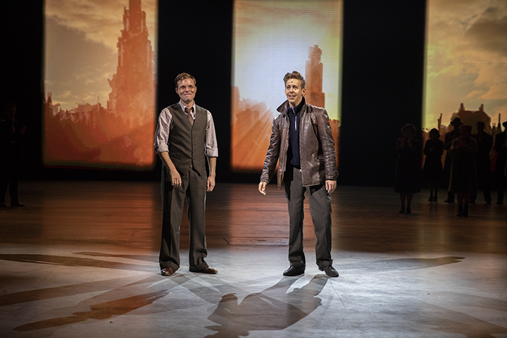 Persmoment première spektakel-musical 40-45 @ Studio100 pop-up theater, picture 9, photographed by dirk janssens - FrontView Magazine