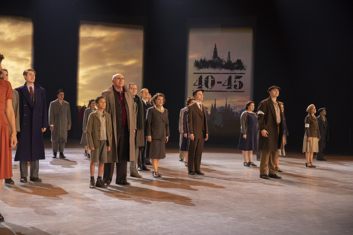 Persmoment première spektakel-musical 40-45 @ Studio100 pop-up theater, picture 12, photographed by dirk janssens - FrontView Magazine