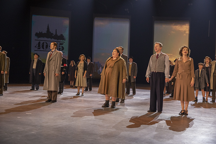 Persmoment première spektakel-musical 40-45 @ Studio100 pop-up theater, picture 13, photographed by dirk janssens - FrontView Magazine