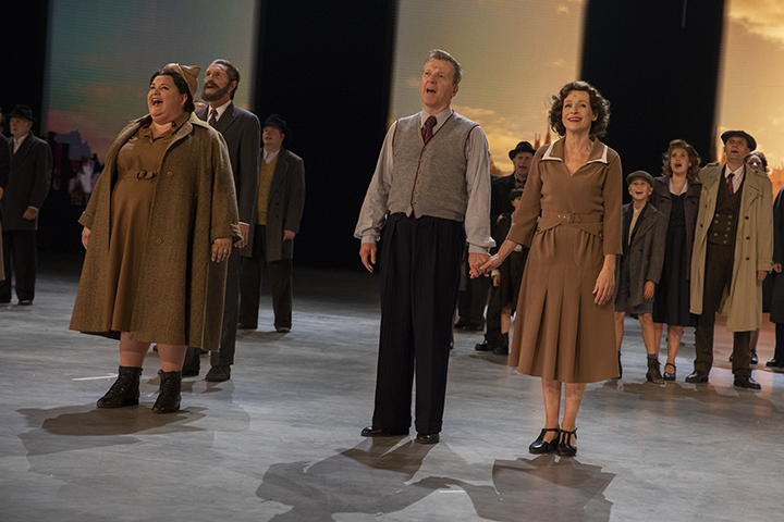 Persmoment première spektakel-musical 40-45 @ Studio100 pop-up theater, picture 15, photographed by dirk janssens - FrontView Magazine
